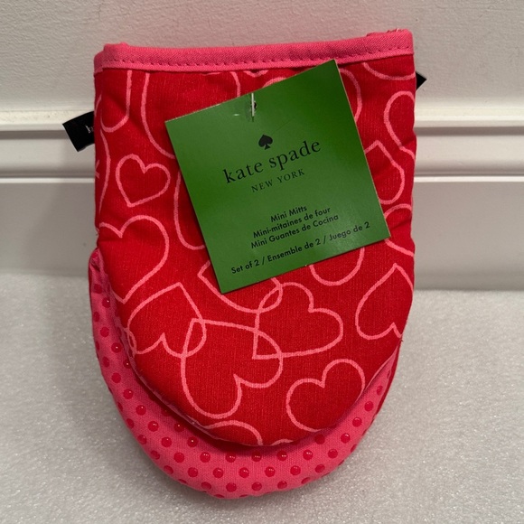kate spade Other - Kate Spade heart oven mitts set of 2 NWT